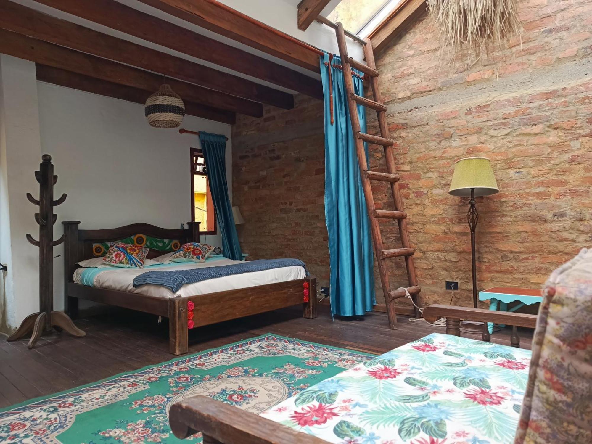 Usaquen Station Hostal *